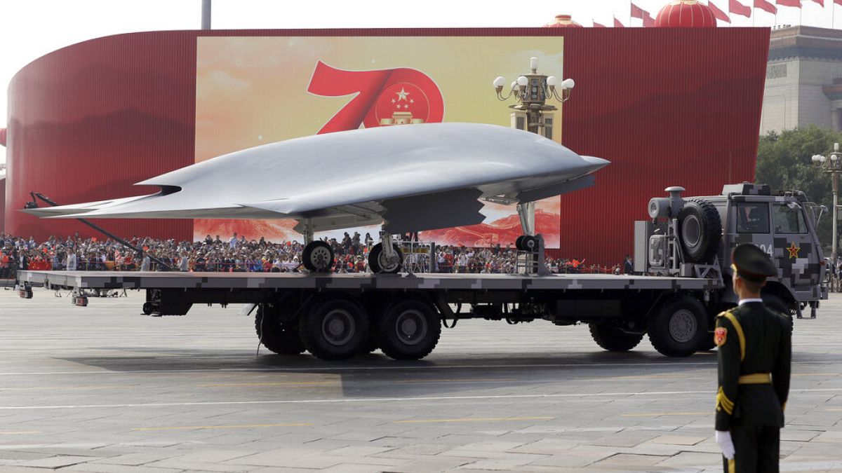 Çin'in yeni nesil nükleer başlıklı siahlarından bir kare.