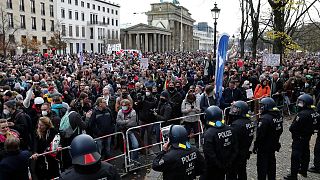 مظاهرات ضد إجراءات الحد من انتشار كورونا في ألمانيا