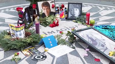 طرفداران جان لنون در چهلمین سالگرد قتلش یاد خالق ترانه «تصور کن» را گرامی داشتند