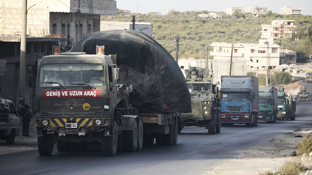 شاحنات عسكرية تركية في قرية أورم الجوز في محافظة إدلب-سوريا