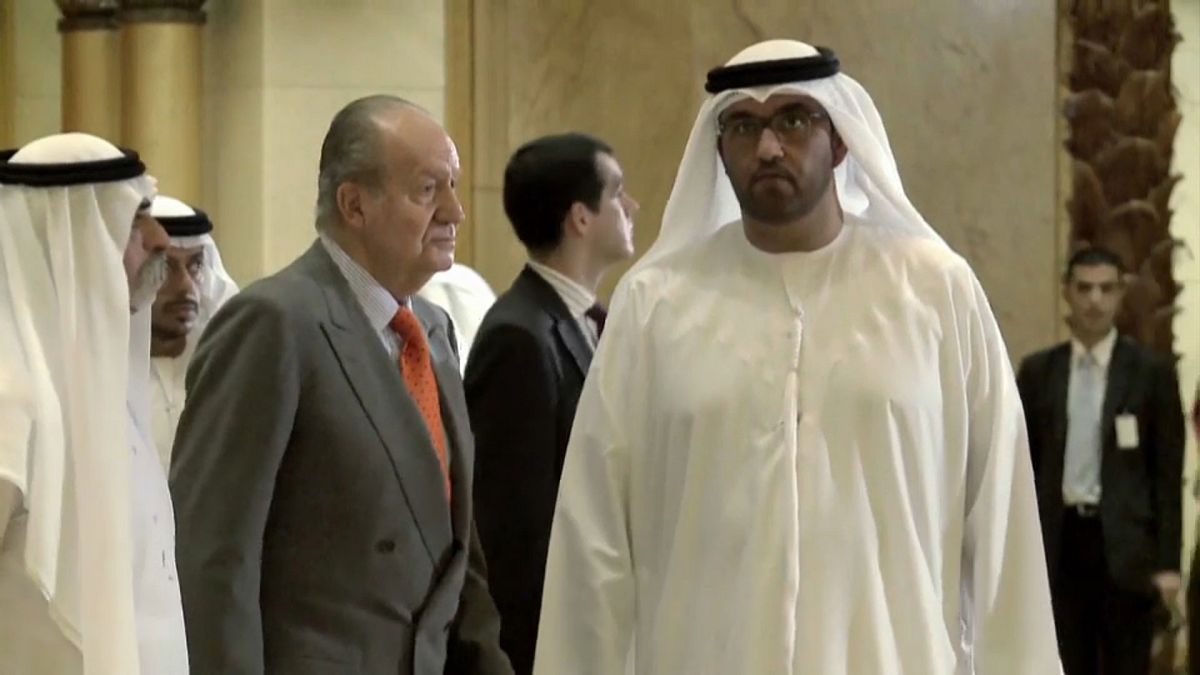 Imagen de archivo del rey emérito Juan Carlos I durante una visita a los Emiratos Árabes Unidos en 2014