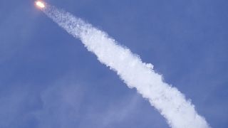 شاهد: الرحلة التجريبية لصاروخ "سبييس إكس" تنتهي بانفجاره