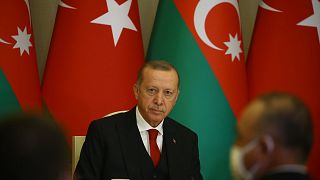 Türkiye'nin Tahran Büyükelçisi Derya Örs, Cumhurbaşkanı Recep Tayyip Erdoğan'ın perşembe günü Azerbaycan'da okuduğu şiir nedeniyle İran Dışişleri Bakanlığına çağrıldı.
