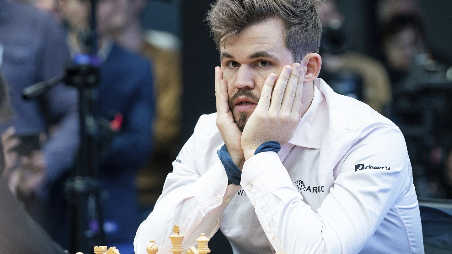 World Chess Champion Magnus Carlsen breaks down Beth Harmon vs D.L Townes  in The Queen's Gambit 