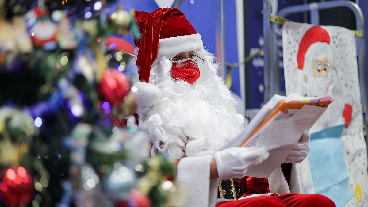 Le Père Noël lisant les lettres adressées par les enfants - Libourne (France), le 10/12/2020