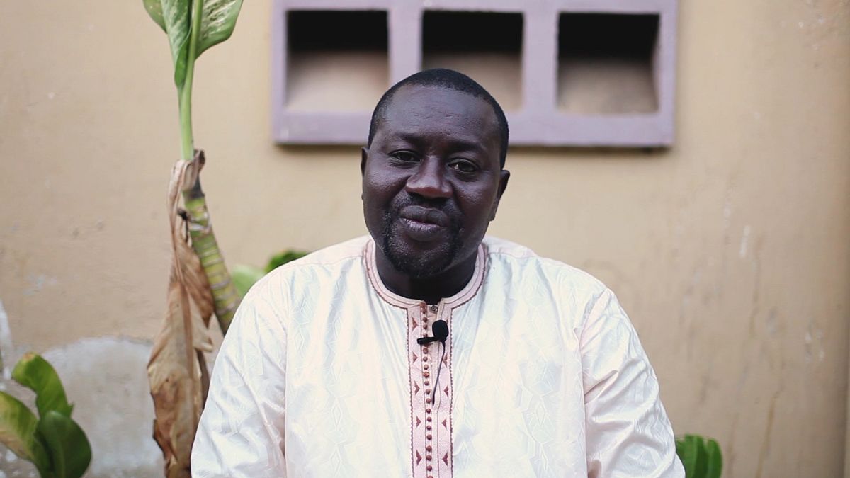 Makhtar Aidar est un Nijaayu Gox ou doula mâle à Pikine Ouest, au Sénégal.