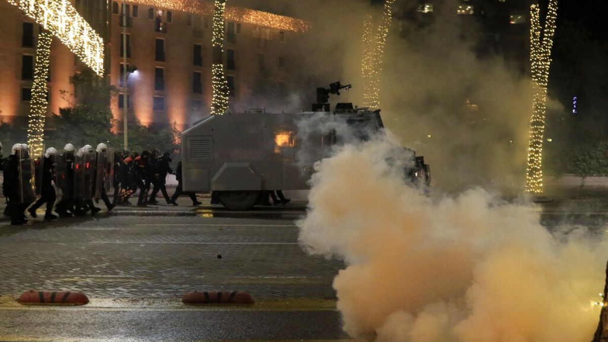 Nouveaux affrontements entre manifestants et policiers à Tirana 