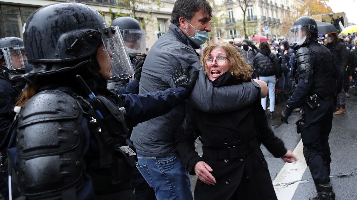 Die Demonstration in Paris schlug nach friedlichem Beginn in Gewalt um