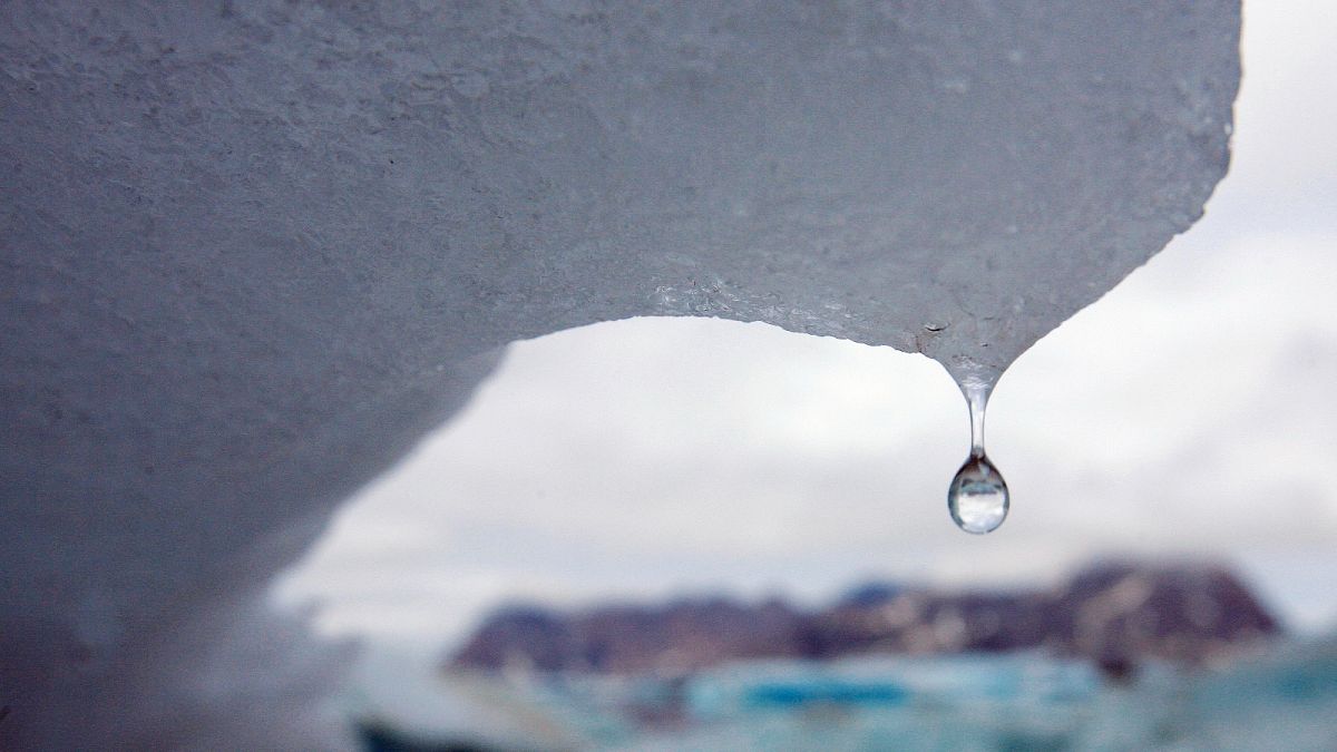 Jéghegy olvad a grönlandi Kulusuk-öbölben