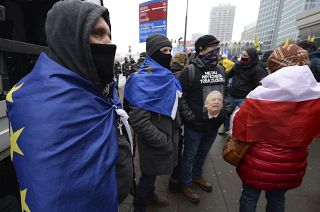 Empresários da Polónia juntam-se a manifestações contra medidas restritivas