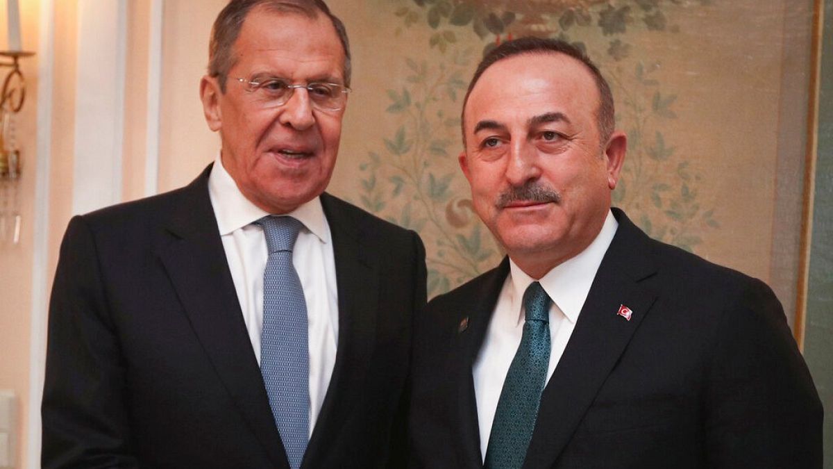 Dışişleri Bakanı Mevlüt Çavuşoğlu ve Rus mevkidaşı Sergey Lavrov (solda) 15 Ocak 2020, Münih/Almanya