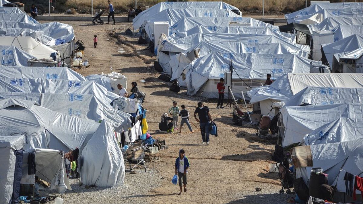 Midilli Adası'nda bir göçmen kampı
