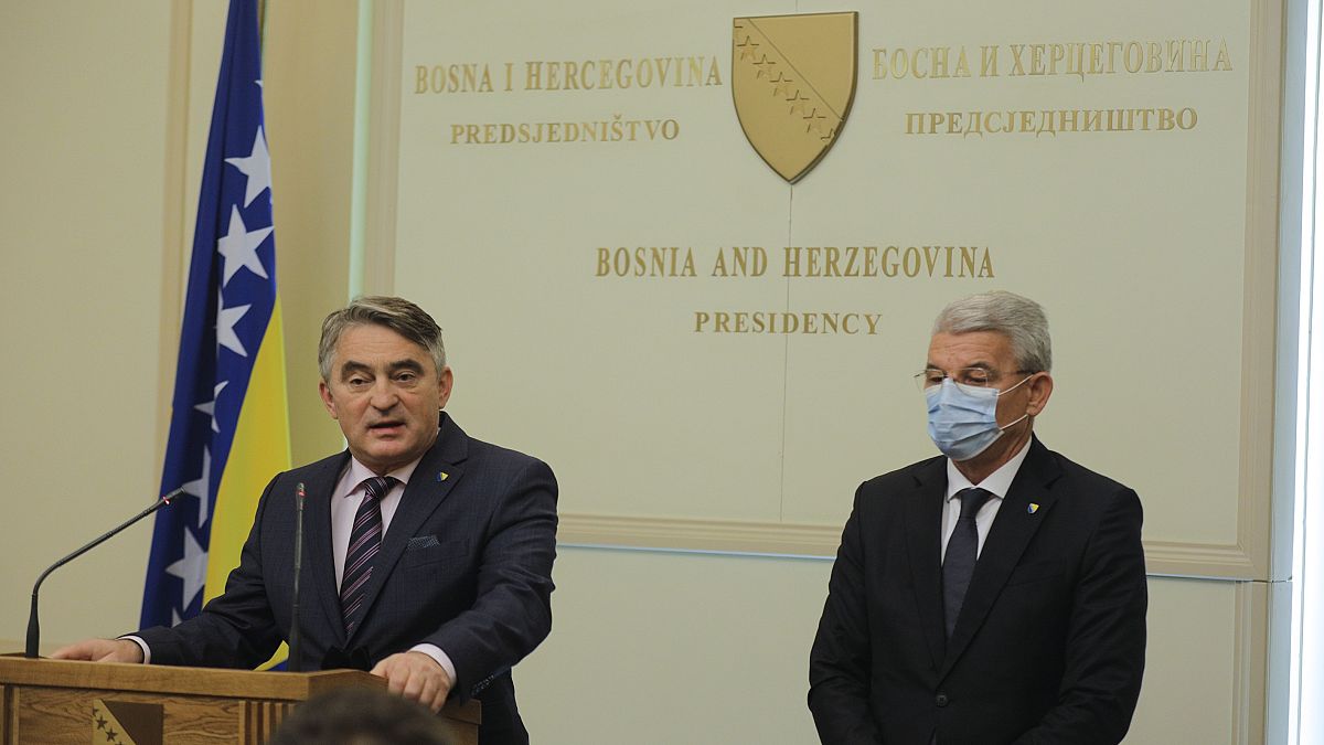 Bosna Hersek Devlet Başkanlığı Konseyi Boşnak üyesi Şefik Caferoviç ile Hırvat üyesi Zeljko Komsic