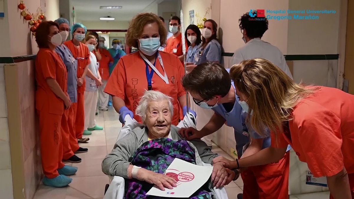 سيدة إسبانية تبلغ من العمر 104 أعوام تنجو من الإصابة بفيروس كورونا