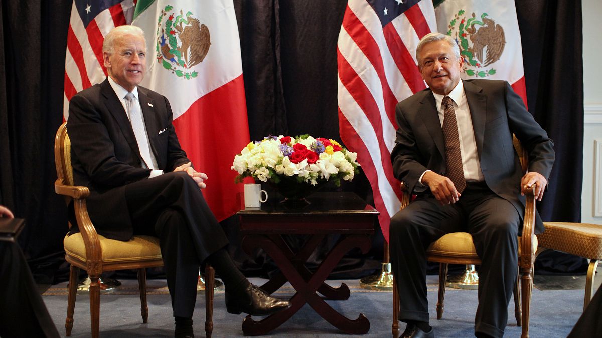 Foto de archivo 03/2012. Joe Biden, vicepresidente de EEUU, reunido con el entonces candidato a la presidencia mexicana, López Obrador