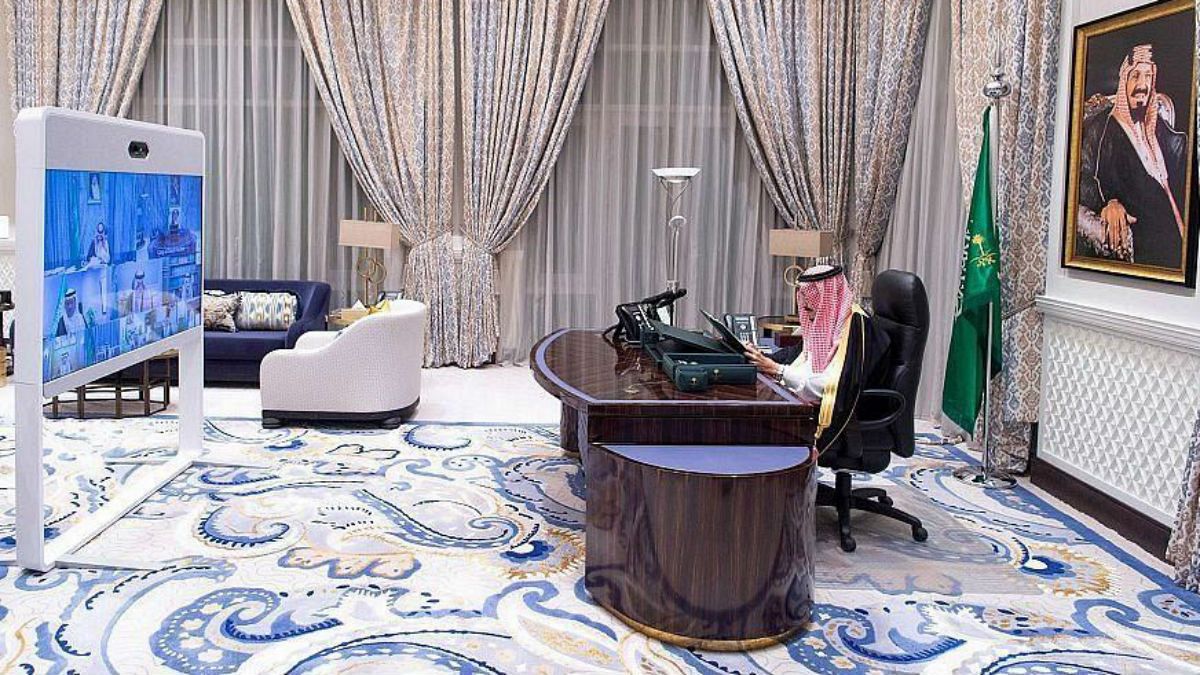 نشست شورای وزیران به ریاست ملک سلمان، پادشاه عربستان سعودی برای تصویب بودجه سال ۲۰۲۱