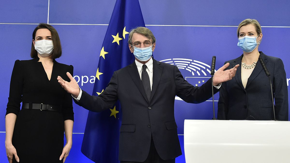 EU-Parlamentspräsident David Sassoli und die weißrussischen Oppositionspolitikerinnen Swetlana Tichanowskaja und Veranika Tsapkala.