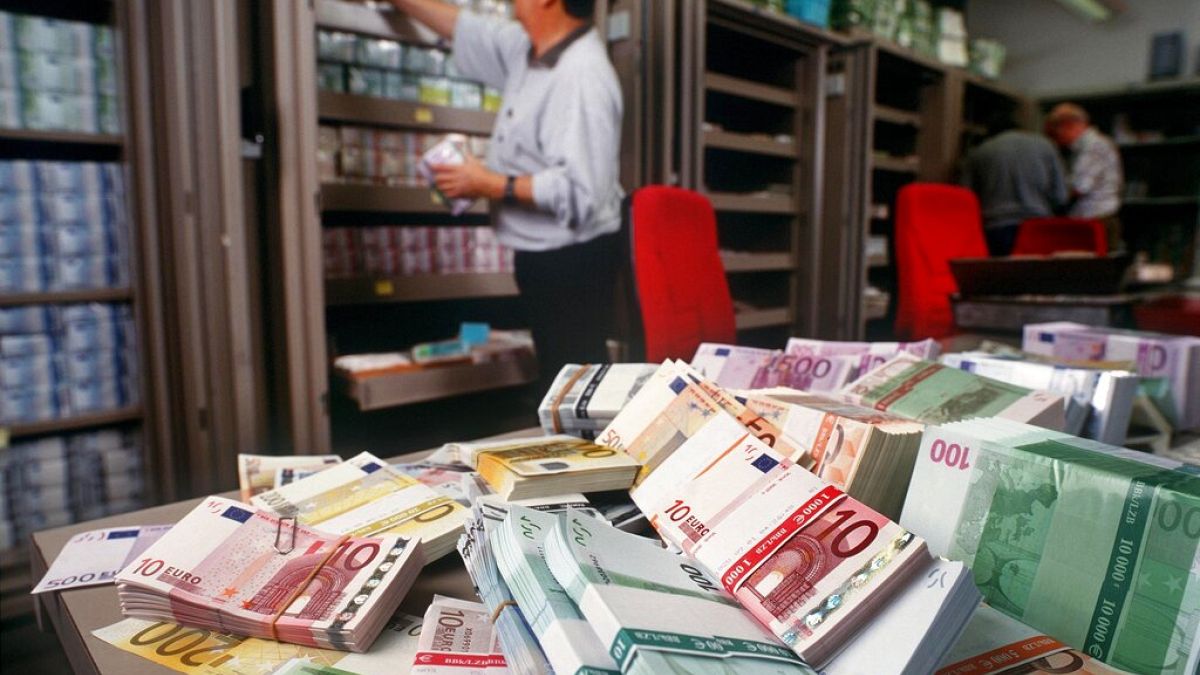 İsviçre'nin Zürih kentinde UBS bankasının döviz departmanındaki euro banknotları 