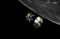 Simulation von "Chang'e 5" vor dem Mond.