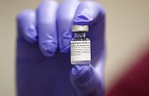 Una dose del vaccino Pfizer/BioNTech in un centro statunitense