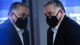 Orbán Viktor távozik a brüsszeli EU-csúcsról 2020. december 11-én