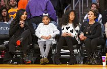 Kobe Bryant'ın eşi Vanessa Bryant (en solda), kızları ve annesi Sofia Laine (en sağda)
