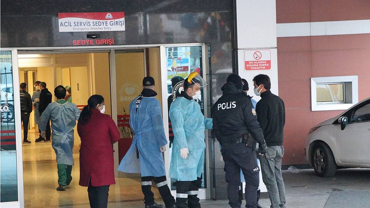 Gaziantep'te hastanede çıkan yangında 55 yaş üstü 8 Covid-19 hastası yaşamını yitirdi.