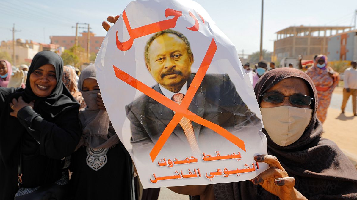 متظاهرون يطالبون  رئيس الوزراء عبدالله  حمدوك بالرحيل 