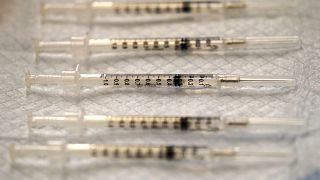 Las autoridades temen que los búlgaros recelen vacunarse contra la COVID-19