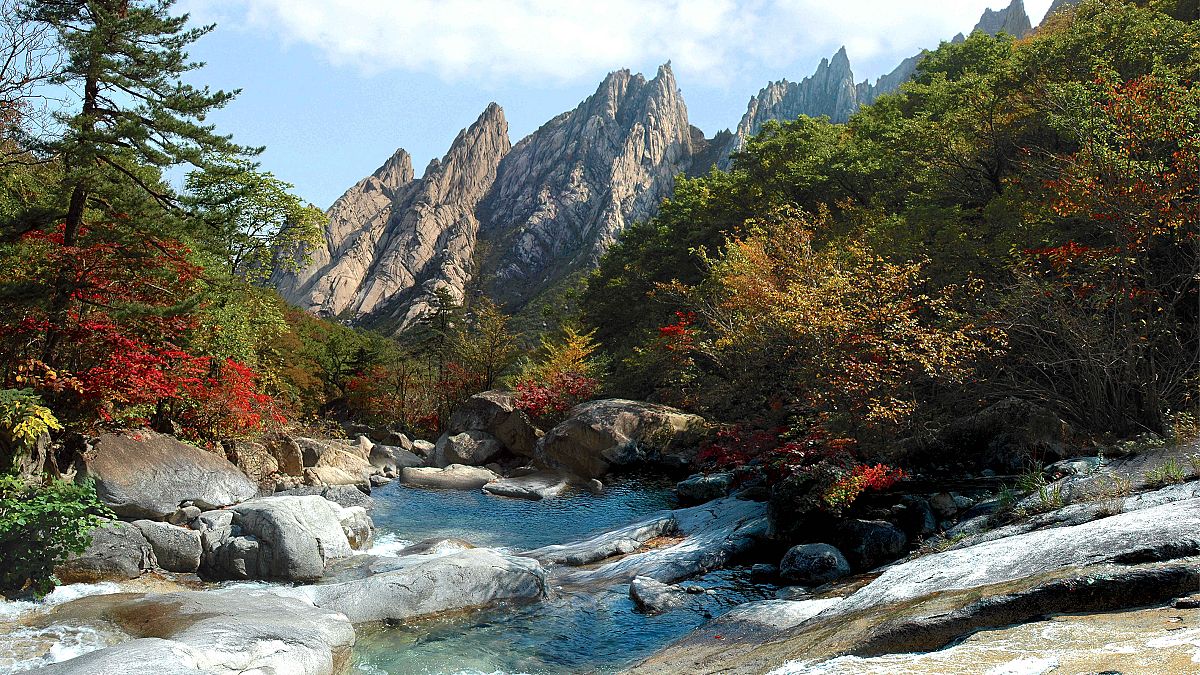 Kuzey Kore'nin turistik Kumgang Dağı bölgesi