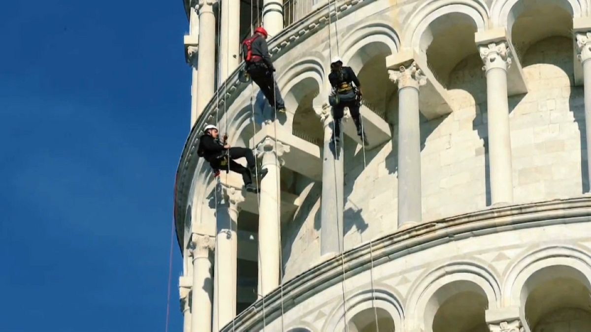 Colgados por amor al arte | Restauradores de la torre inclinada de Pisa