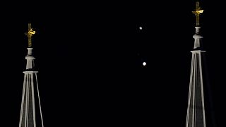 Jupiter und Saturn am Nachthimmel