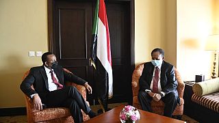 رئيس الوزراء الإثيوبي آبي أحمد (يسار) ورئيس  مجلس الوزراء السوداني (عبد الله حمدوك)، جمهورية جيبوتي، 20 ديسمبر 2020