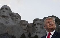 دونالد ترامپ در جریان بازدید از کوه راش‌مر در تابستان ۲۰۲۰