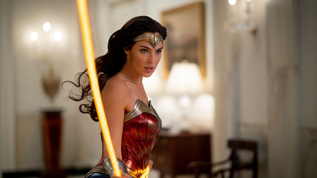 "Wonder Woman 1984" estreia no Dia de Natal no cinema e na HBO MAX