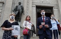 Cientos de familiares de fallecidos por coronavirus en Lombardía denuncian al Gobierno italiano