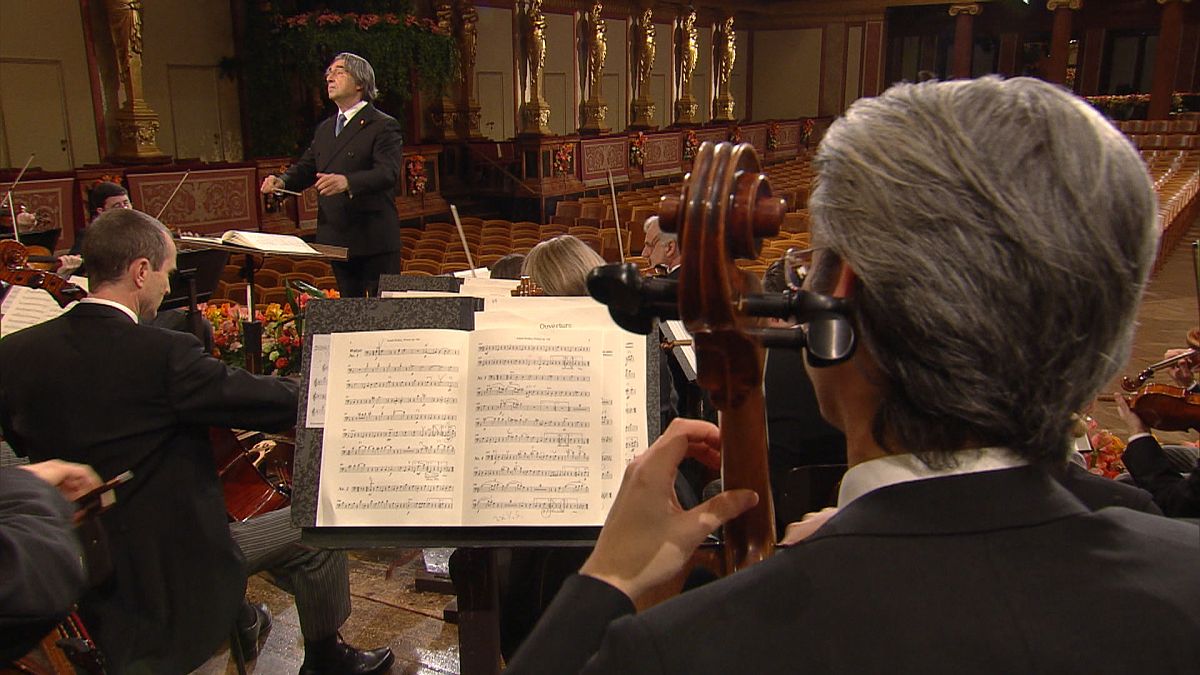 Венская филармония сыграла легендарный новогодний концерт в пустом зале