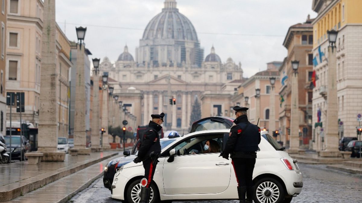 Controlli di polizia a Piazza San Pietro, Roma