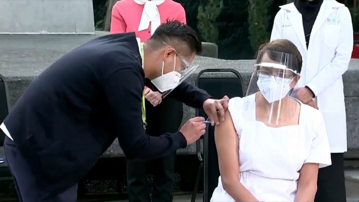 México empieza a vacunar contra la COVID-19