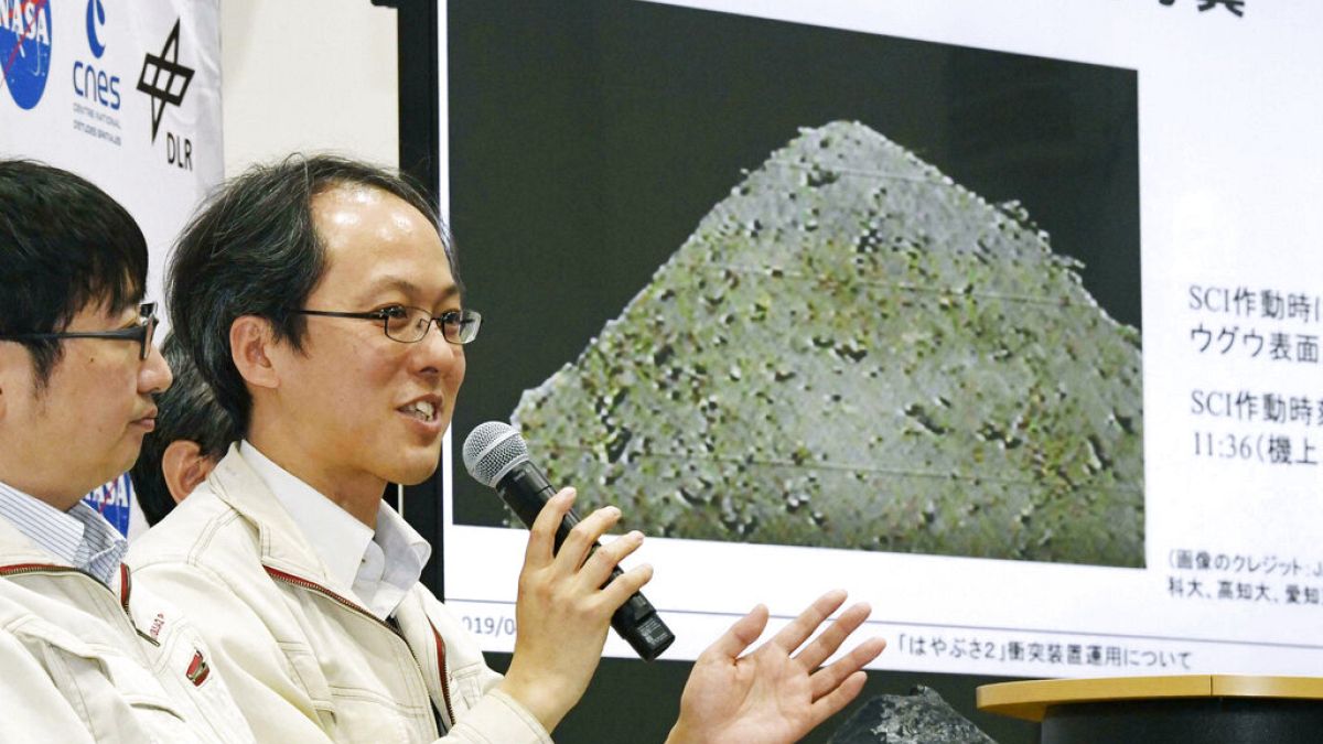 علماء فضاء يابانيون يكشفون عن عينات تم استرجاعها من كويكب خارج المجموعة الشمسية