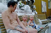 La grande majorité des Finlandais vont au sauna au moins une fois par semaine, quels que soient leur âge, leur genre et leur milieu social.