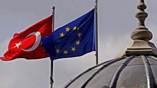 پرچم‌های ترکیه و اتحادیه اروپا