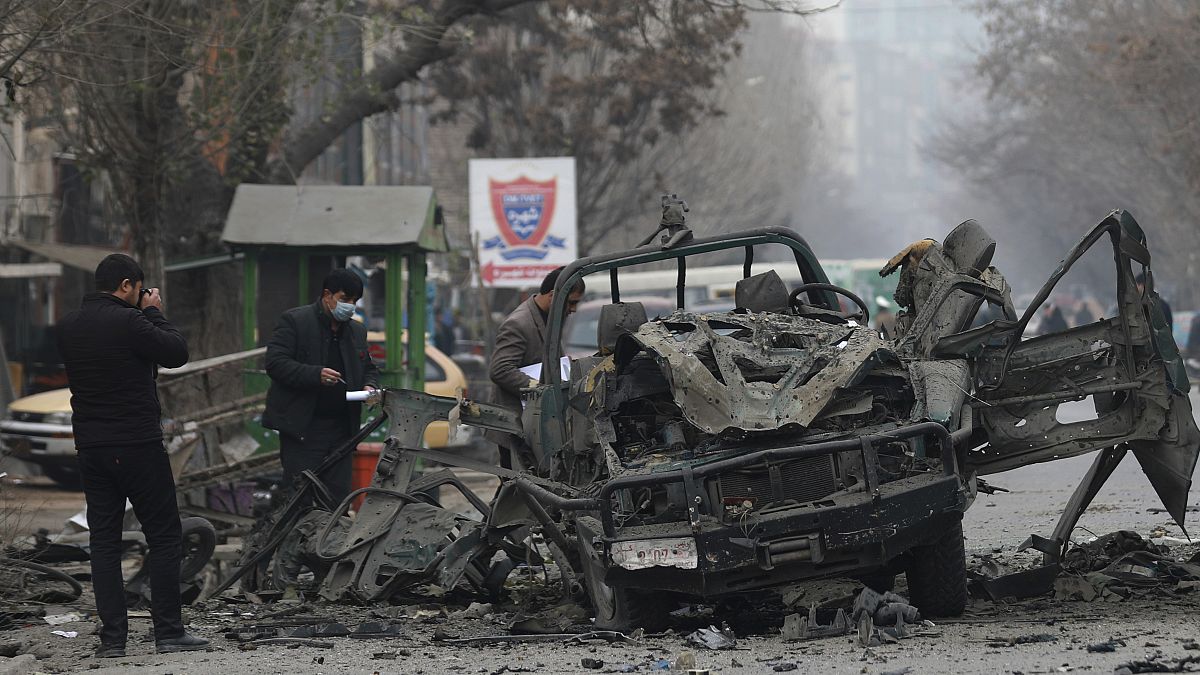 فخخ المهاجمون آلية تابعة للشرطة ما أدى إلى انفجارها وسط العاصمة الأفغانية 