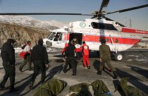 Le Croissant-Rouge iranien a récupéré les corps des alpinistes morts dans une avalanche, en Iran, le 26 décembre 2020