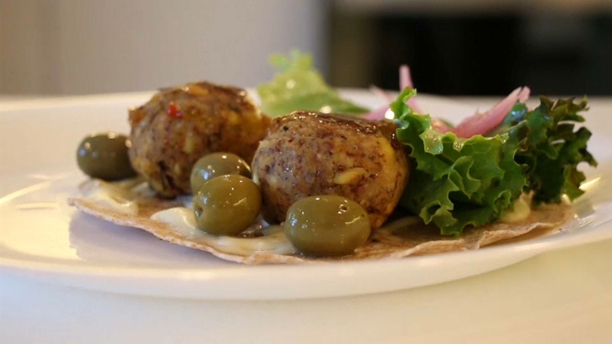 Chapi es conocido por su hamburguesas, pero el plato "falafel" también es una opción que agrada a todos los paladares. La carne es a base de saltamontes.