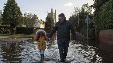 شاهد: العاصفة "بيلا" تجتاح  المملكة المتحدة