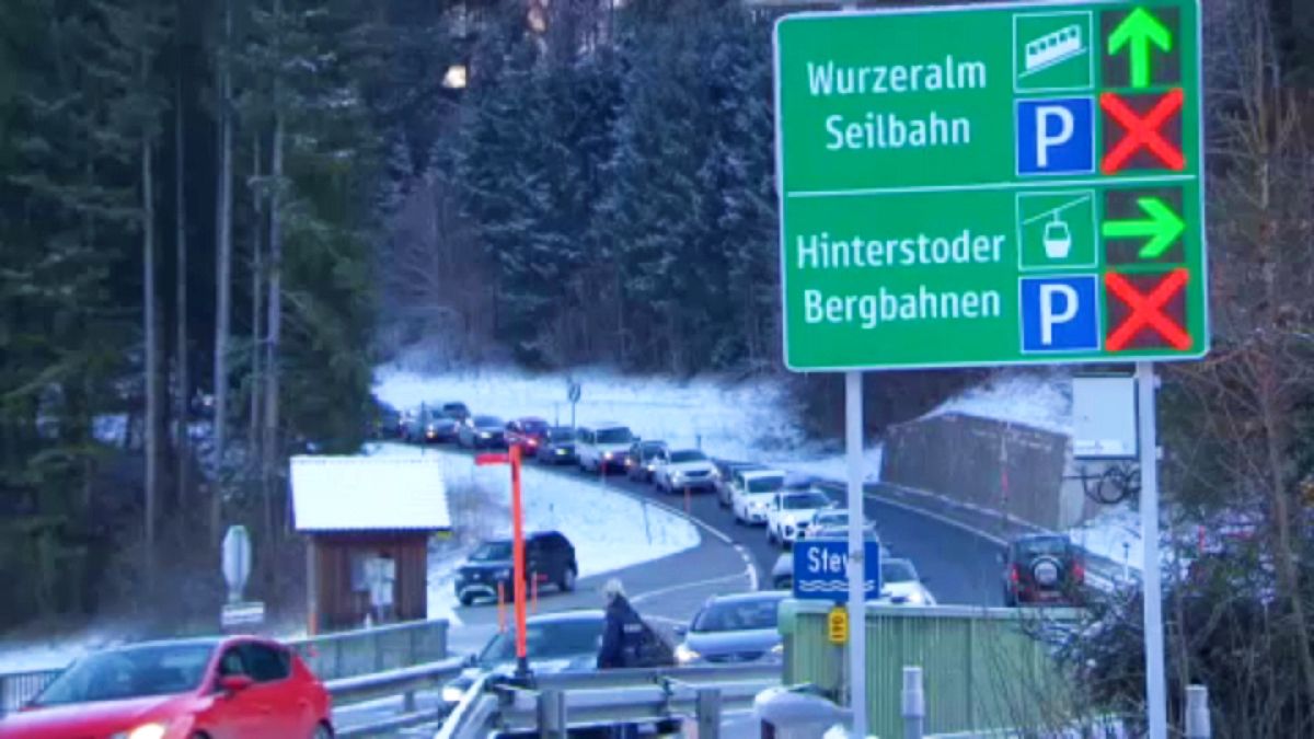 Vor vielen Wintersportorten in Österreich staute sich der Verkehr