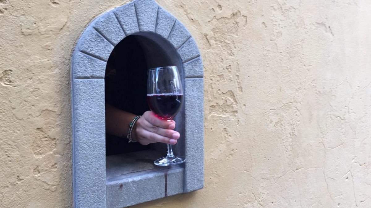 A Florence, les "fenêtres à vin" de la Renaissance aident les restaurateurs en pleine pandémie
