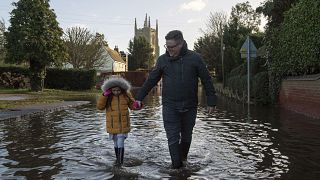 Η καταιγίδα «Μπέλα» πλήττει Βρετανία και Γαλλία