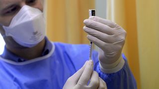 A Pfizer-BioNTech vakcinájával oltják az egészségügyi dolgozókat a Dél-pesti Centrumkórházban.